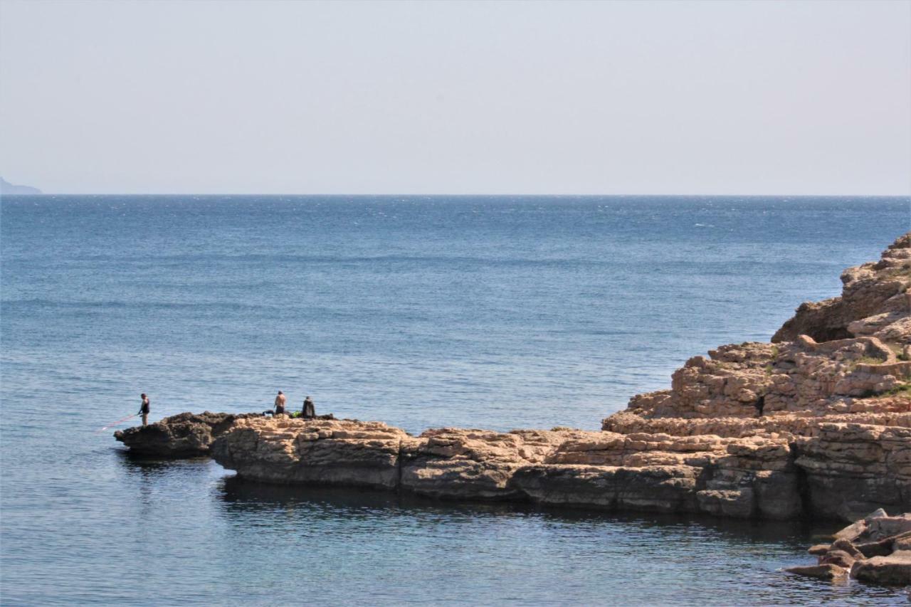 Llevant L' Escala المظهر الخارجي الصورة